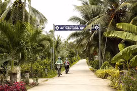 Đường giao thông nông thôn tại xã Châu Bình, huyện Giồng Trôm, tỉnh Bến Tre. (Ảnh: Hồng Đạt/TTXVN) 