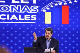 Nhà lãnh đạo Venezuela Nicolas Maduro cũng tham gia cuộc tuần hành. (Ảnh: AFP/TTXVN) 