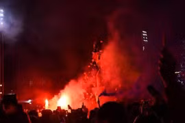 Cổ động viên Pháp và Maroc đụng độ nhau sau trận bán kết World Cup