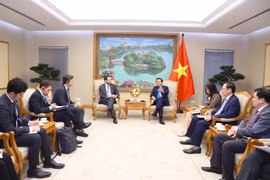 Phó Thủ tướng Trần Hồng Hà tiếp ông Iain Frew, Đại sứ Vương quốc Anh tại Việt Nam. (Ảnh: Văn Điệp/TTXVN)