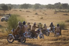 Binh sỹ Burkina Faso đi tuần tra. (Nguồn: AFP/TTXVN) 
