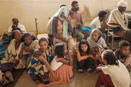 Người dân phải rời nhà cửa do xung đột tại Tigray, Ethiopia, ngày 19/6/2021. (Ảnh: AFP/TTXVN) 