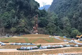 Công trình vườn hoa và tượng đàn tính tại khu vực ngã ba lán Khuổi Nặm, xã Trường Hà (Hà Quảng). (Nguồn: Báo Cao Bằng) 