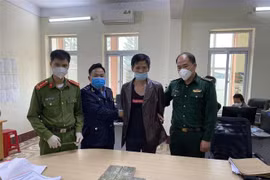 Đối tượng La Đức Thuận (sinh năm 1967, trú tại thị trấn Trùng Khánh, huyện Trùng Khánh, tỉnh Cao Bằng) bị bắt vì hành vi vận chuyển, mua bán trái phép chất ma túy. (Ảnh: TTXVN phát) 