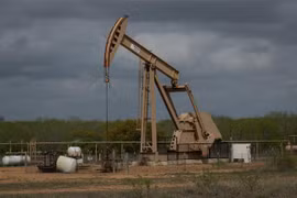 Một cơ sở khai thác dầu tại Cotulla, Texas, Mỹ. (Ảnh: AFP/TTXVN) 