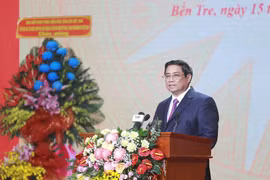 Thủ tướng Phạm Minh Chính đọc diễn văn kỷ niệm 110 năm ngày sinh đồng chí Huỳnh Tấn Phát. (Ảnh: Dương Giang/TTXVN)