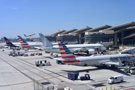 Máy bay tại Sân bay Quốc tế Los Angeles, bang California, Mỹ. (Ảnh: AFP/TTXVN)