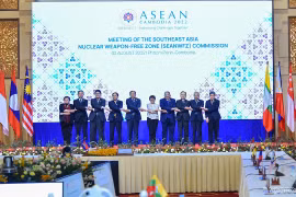 Bộ trưởng Ngoại giao Bùi Thanh Sơn dẫn đầu đoàn Việt Nam tham dự Hội nghị Ủy ban Hiệp ước Khu vực Đông Nam Á không có vũ khí hạt nhân (SEANWFZ). (Nguồn: baoquocte.vn) 