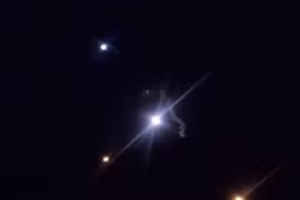 Rocket được phóng từ Iran xuống căn cứ quân sự Mỹ ở Ein-al Asad, Iraq. (Nguồn: AFP/TTXVN) 