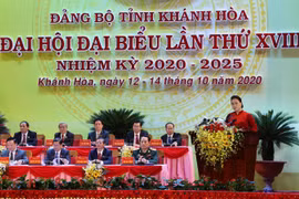 Chủ tịch Quốc hội Nguyễn Thị Kim Ngân phát biểu tại Đại hội đại biểu Đảng bộ tỉnh Khánh Hòa lần thứ XVIII. (Ảnh: Trọng Đức/TTXVN)