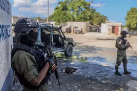 Binh sỹ Haiti gác tại thủ đô Port-au-Prince ngày 6/10/2021. (Ảnh: AFP/TTXVN) 