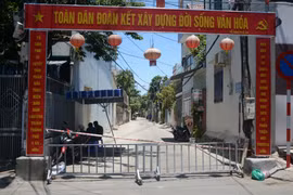 Hình ảnh Đà Nẵng phong tỏa khu dân cư có người nghi mắc COVID-19