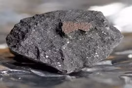Thiên thạch đặc biệt được tìm thấy ở Winchcombe. (Nguồn: Livescience)