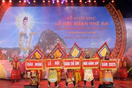 Biểu diễn nghệ thuật tại Lễ hội Quán Thế Âm Ngũ Hành Sơn. (Ảnh: Trần Lê Lâm/TTXVN)
