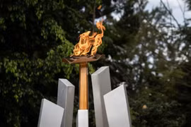 Ngọn lửa hy vọng tại Đài tưởng niệm Gisozi, một trong bốn địa điểm tưởng nhớ các nạn nhân của nạn diệt chủng năm 1994 ở Rwanda đã được thêm vào danh sách Di sản Thế giới của UNESCO. (Nguồn: Yahoo)