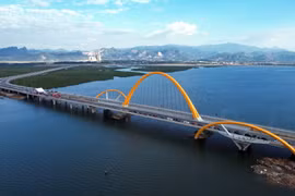 Tăng trưởng GRDP (tổng sản phẩm trên địa bàn) quý 1/2024 của Quảng Ninh ước tăng 8,79%. (Ảnh: Thanh Vân/TTXVN)