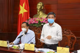 Chủ tịch Ủy ban Nhân dân tỉnh Hậu Giang Đồng Văn Thanh, Trưởng Ban Chỉ đạo phòng, chống dịch bệnh COVID -19 tỉnh phát biểu kết luận cuộc họp. (Ảnh: Duy Khương/TTXVN) 