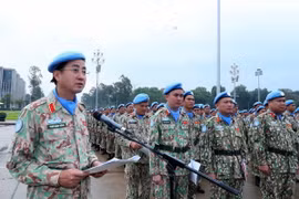 Thiếu tướng Phạm Mạnh Thắng, Cục trưởng Cục Gìn giữ hòa bình Việt Nam, phát động thi đua. (Ảnh: Trọng Đức/TTXVN)