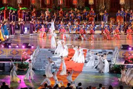 Hình ảnh rực rỡ khai mạc Tuần lễ Festival nghệ thuật Quốc tế Huế 2024