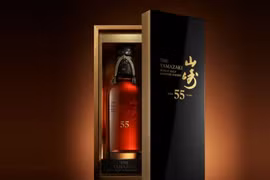 ​Chai rượu “Yamazaki 55 năm” của hãng Suntory đã được đấu giá tại Mỹ lên tới 81 triệu yen (khoảng 620.000 USD). (Nguồn: Lifestyleasia) 