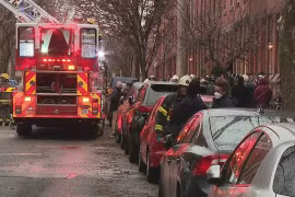 Ngọn lửa bùng phát bên trong một ngôi nhà gồm 2 căn hộ. (Nguồn: fox2detroit.com) 