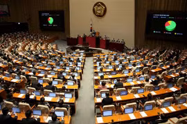 Toàn cảnh phiên họp Quốc hội Hàn Quốc ở Seoul ngày 3/12/2021. (Ảnh: Yonhap/TTXVN) 