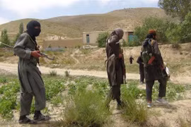 Các tay súng Taliban tại một khu vực ở tỉnh Paktia, Afghanistan, ngày 18/7/2017. (Nguồn: AFP/TTXVN) 