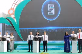 Các đại biểu thực hiện nghi lễ khai mạc mùa du lịch Thái Nguyên 2024. (Ảnh: Hoàng Nguyên/TTXVN)