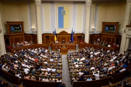 Toàn cảnh một phiên họp Quốc hội Ukraine tại Kiev. (Ảnh: AFP/TTXVN)