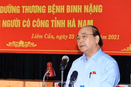 Chủ tịch nước Nguyễn Xuân Phúc thăm và làm việc tại Hà Nam. (Ảnh: Thống Nhất/TTXVN) 