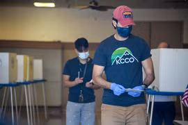 Cử tri bỏ phiếu sớm bầu Tổng thống Mỹ 2020 tại Phoenix, bang Arizona ngày 16/10/2020. (Nguồn: AFP/TTXVN)