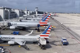 Máy bay của hãng hàng không American Airlines tại sân bay quốc tế Miami, bang Florida, Mỹ ngày 3/3/2020. (Nguồn: AFP/TTXVN) 