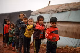 Trẻ em tại một trại tị nạn ở tỉnh Idlib, Syria. (Nguồn: AFP/TTXVN) 