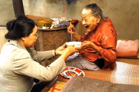 [Photo] Người cao tuổi là trụ cột của gia đình và xã hội Việt Nam