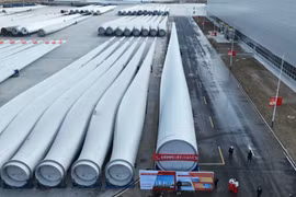 Những chiếc cánh turbine gió dài 131m tại công ty Năng lượng tái tạo Sany ở Bayannur, Khu tự trị Nội Mông, Trung Quốc ngày 21/3/2024. (Ảnh: THX/TTXVN)