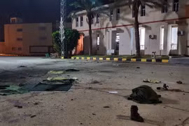 Hiện trường vụ không kích nhằm vào trường quân sự ở al-Hadba al-Khadra ở Tripoli, Libya, ngày 4/1/2020. (Nguồn: THX/TTXVN) 