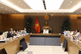Phó Thủ tướng Vũ Đức Đam chủ trì cuộc họp. (Ảnh: Văn Điệp/TTXVN) 