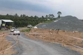 Tuyến đường cao tốc Trung Lương-Mỹ Thuận đang dần định hình. (Ảnh: Minh Trí/TTXVN) 