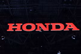Honda sẽ cải thiện sự tiện lợi cho khách hàng bằng việc bán hàng trực tuyến, theo đó khách hàng mua xe máy không cần gặp trực tiếp người bán. (Nguồn: Getty Images)