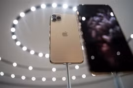 Điện thoại iPhone của Apple được trưng bày tại trụ sở của hãng ở Cupertino, California, Mỹ. (Ảnh: AFP/TTXVN)