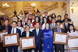 Chủ tịch nước dự Lễ trao tặng danh hiệu “Nghệ sỹ Nhân dân,” “Nghệ sỹ Ưu tú”