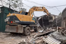 Hiện trường cưỡng chế giải tỏa. (Ảnh: TTXVN phát) 