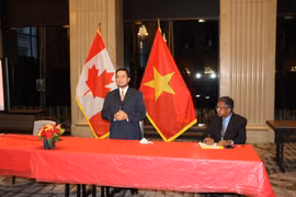 Đại sứ Việt Nam tại Canada Phạm Cao Phong tham dự và phát biểu tại buổi lễ. (Nguồn: TTXVN) 