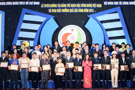Buổi lễ vinh danh "Quả cầu vàng" 2012. (Ảnh: Dương Giang/TTXVN)