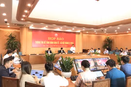 Phó Giám đốc Sở Kế Hoạch và Đầu tư Hà Nội thông tin về tình hình kinh tế-xã hội 2 tháng đầu năm trên địa bàn Thủ đô. (Ảnh: Xuân Quảng/Vietnam+)