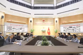 Bộ trưởng Bộ Công Thương Nguyễn Hồng Diên làm việc với Bà Manuela V. Ferro, Phó Chủ tịch Ngân hàng thế giới khu vực Đông Á-Thái Bình Dương. (Ảnh: PV/Vietnam+)