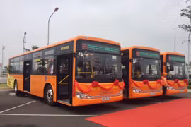 Tuyến buýt số 86 Ga Hà Nội-sân bay Nội Bài với giá vé 30.000 đồng cho quãng đường dài 33km đã được đưa vào hoạt động. (Ảnh: Việt Hùng/Vietnam+)