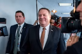 Tân Ngoại trưởng Mỹ Mike Pompeo (giữa). (Nguồn: EFE/TTXVN)