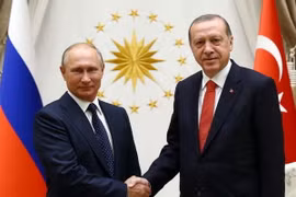 Tổng thống Nga Vladimir Putin và Tổng thống Thổ Nhĩ Kỳ Tayyip Erdogan. (Nguồn: AFP)