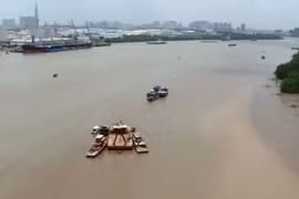 Khu vực sà lan bị chìm. (Nguồn: VNews)